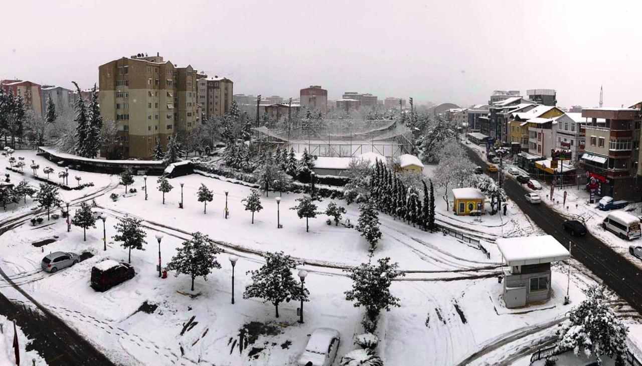 Отель Ramada Plaza By Wyndham Izmit Коджаэли Экстерьер фото View of the town in winter
