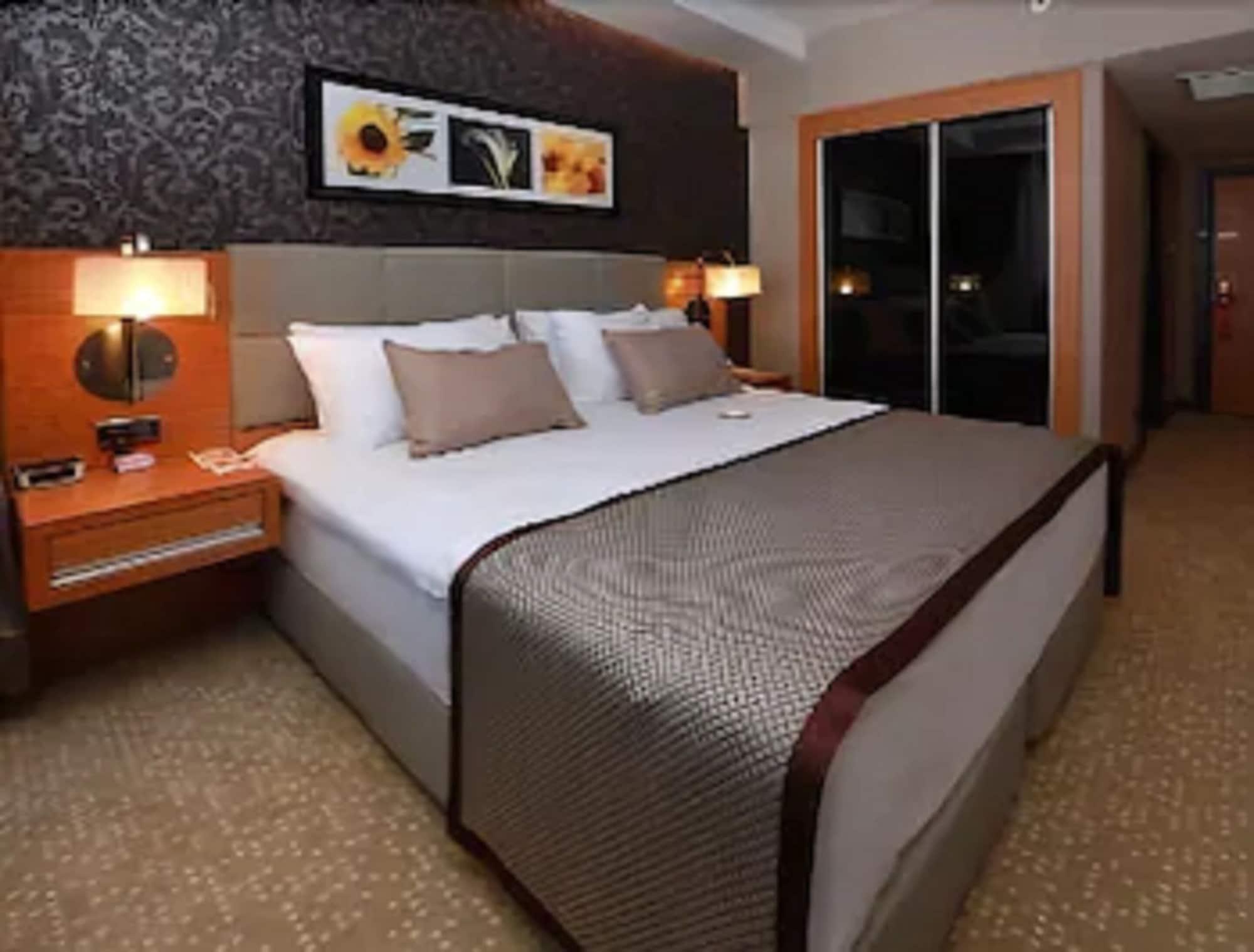 Отель Ramada Plaza By Wyndham Izmit Коджаэли Номер фото A room at the hotel