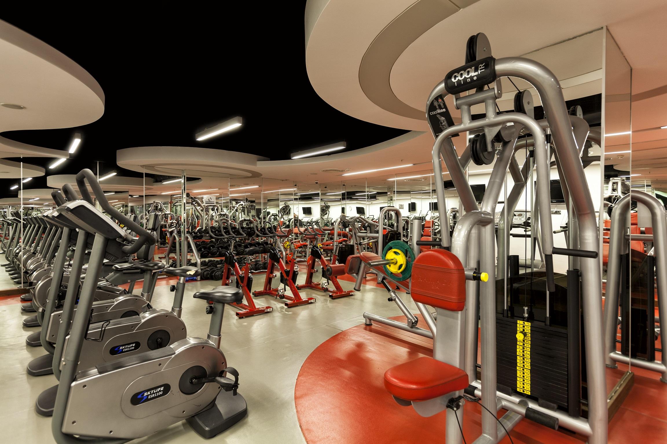 Отель Ramada Plaza By Wyndham Izmit Коджаэли Экстерьер фото A Virgin Active gym in London