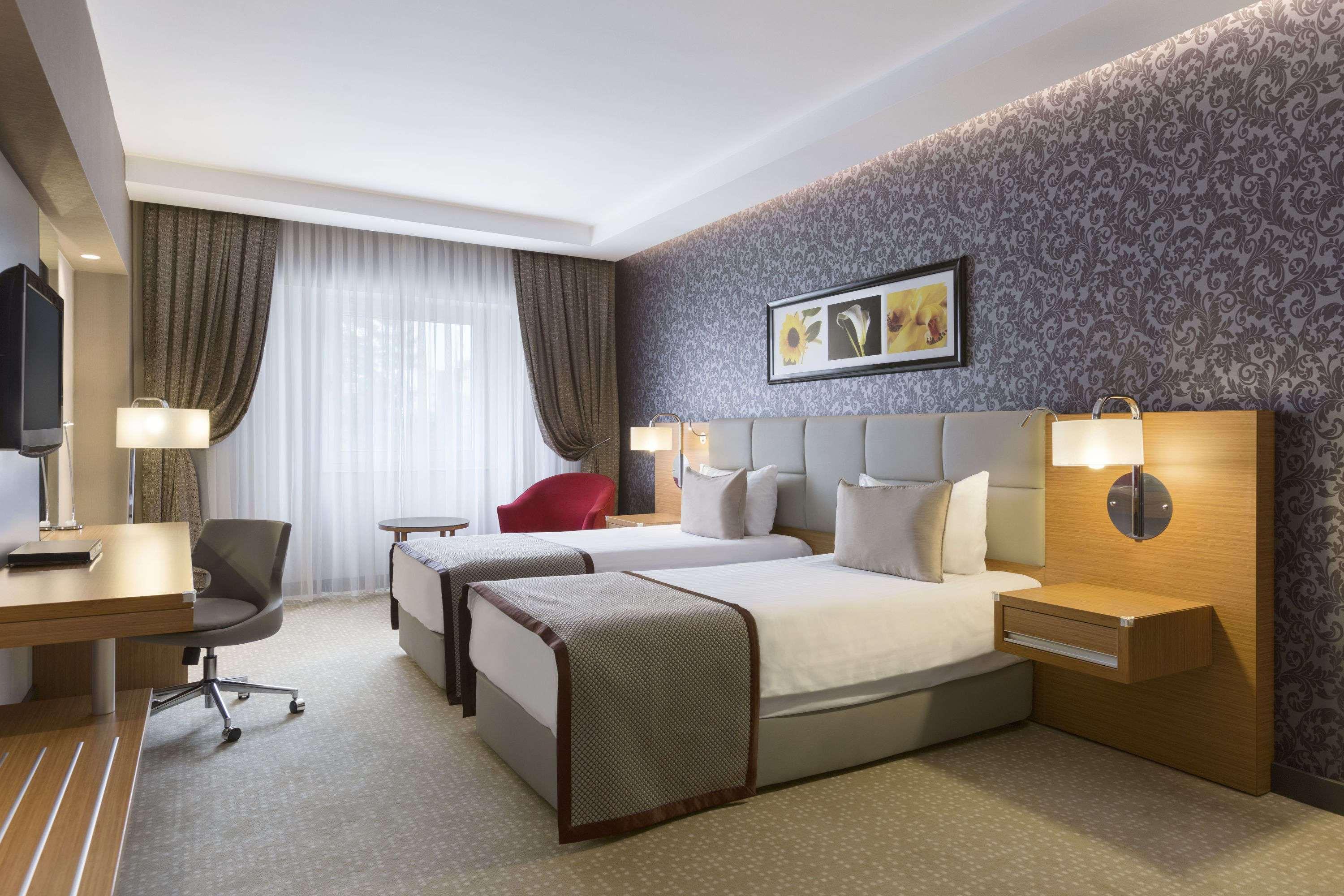 Отель Ramada Plaza By Wyndham Izmit Коджаэли Экстерьер фото A room at the hotel