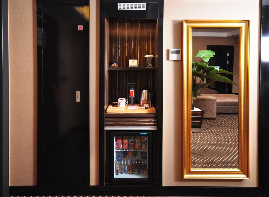 Отель Ramada Plaza By Wyndham Izmit Коджаэли Экстерьер фото A wet bar in a hotel room