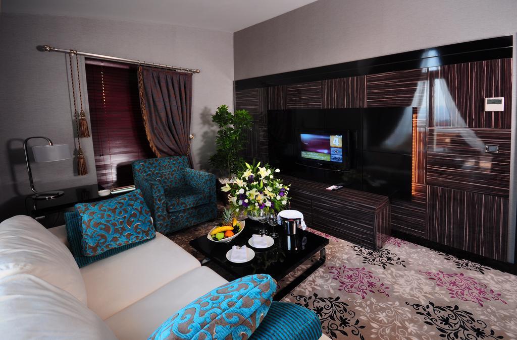 Отель Ramada Plaza By Wyndham Izmit Коджаэли Номер фото A living room