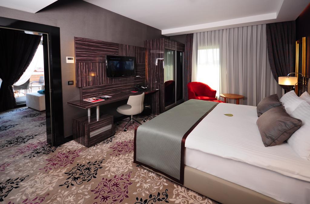 Отель Ramada Plaza By Wyndham Izmit Коджаэли Номер фото Suite
